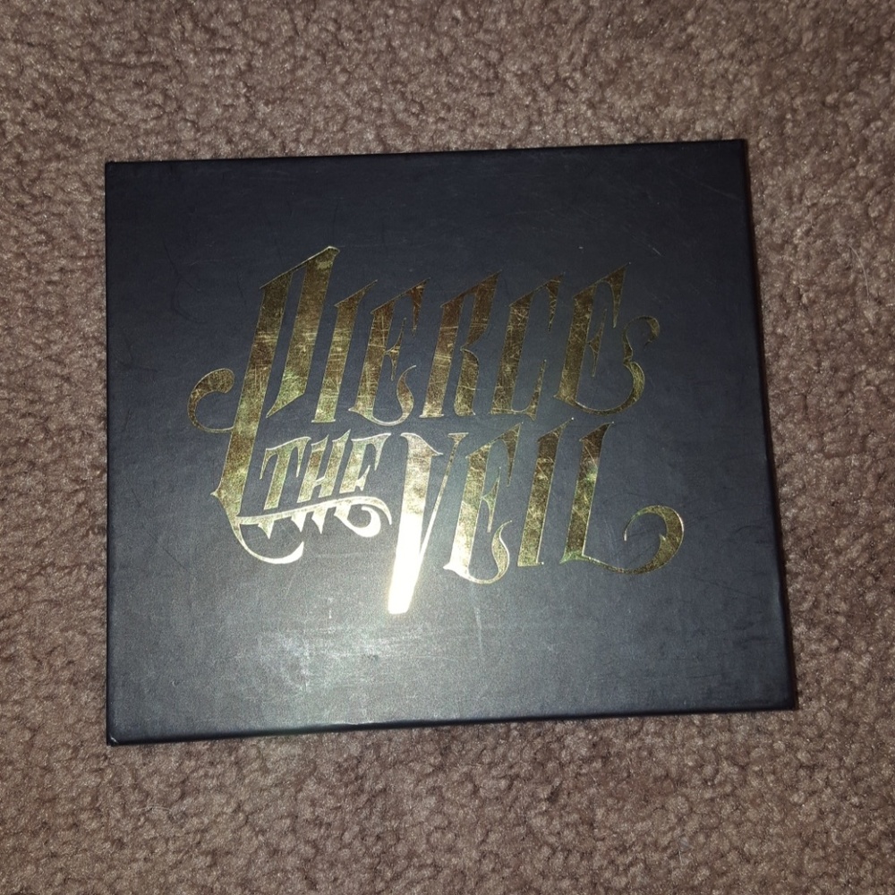 *****5FOR25******.      Pierce the veil DVD and CD